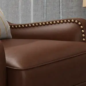 كرسي بتصميم مختلف