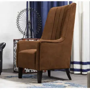 كرسي بذراعين كبير بتصميم كلاسيكي