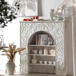 ديكور مدفأة منقوش