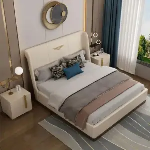 سرير انيق مربع الشكل