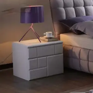 طاولة جانبية بتصميم مكعب