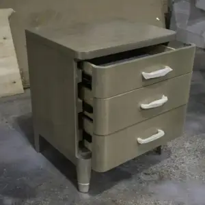 طاولة سرير جانبية مصنوعة من خشب