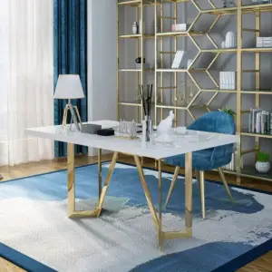 مكتب بتصميم راقي مع لمسة ذهبية