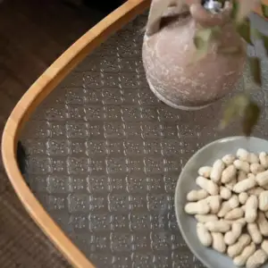 طاولة خدمية بتصميم حديث