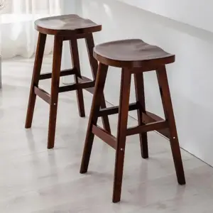 كرسي بار خشبي بسيط