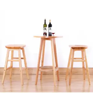 كرسي بار خشبي بسيط