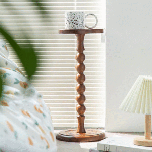 طاولة جانبية بتصميم مميز