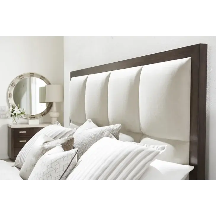 سرير بتصميم بسيط عالي الجودة