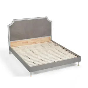 سرير نوم بشكل مميز