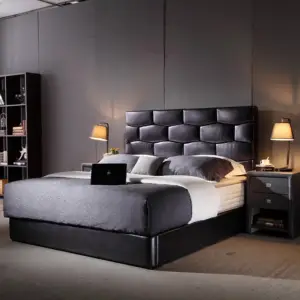 سرير نوم جلد من تصميم جولينا