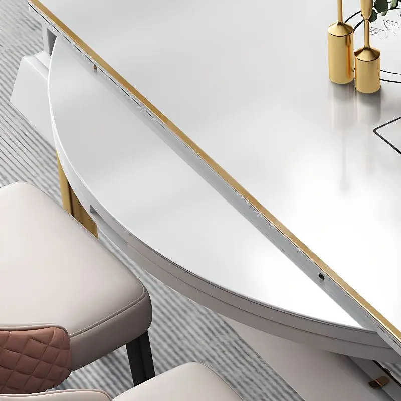 طاولة طعام مع كراسي فاخرة