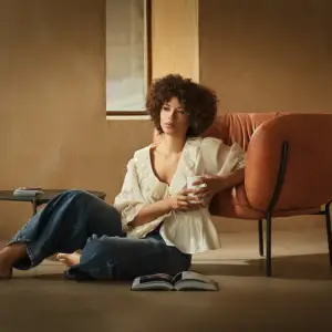 كرسي مودرن جلد عتيق