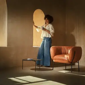 كرسي مودرن جلد عتيق